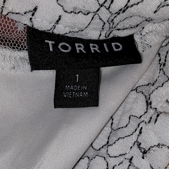 Torrid white blouse - Picture 5 of 5